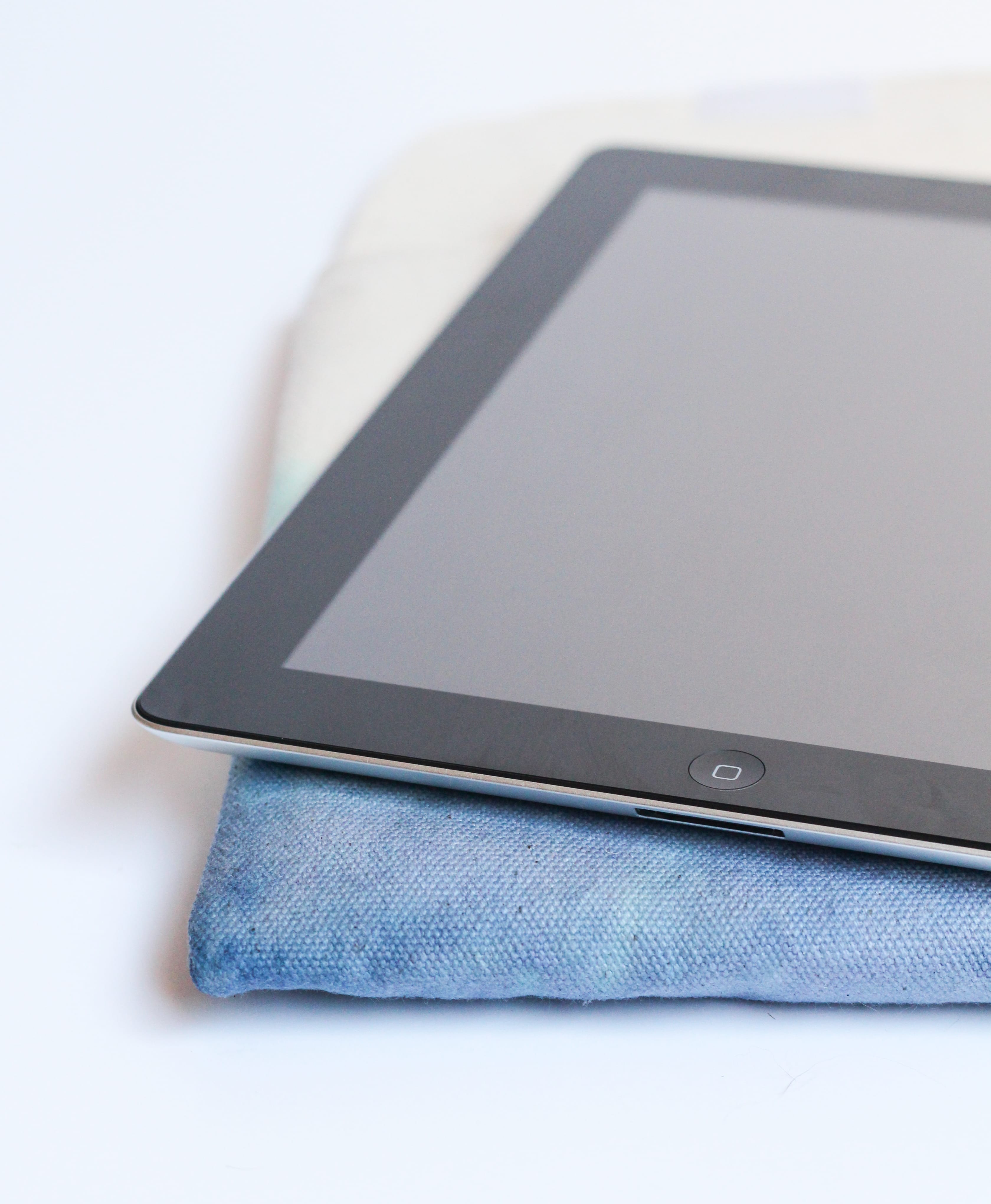 DIY Dip Dyed iPad Case | The Crafted Life