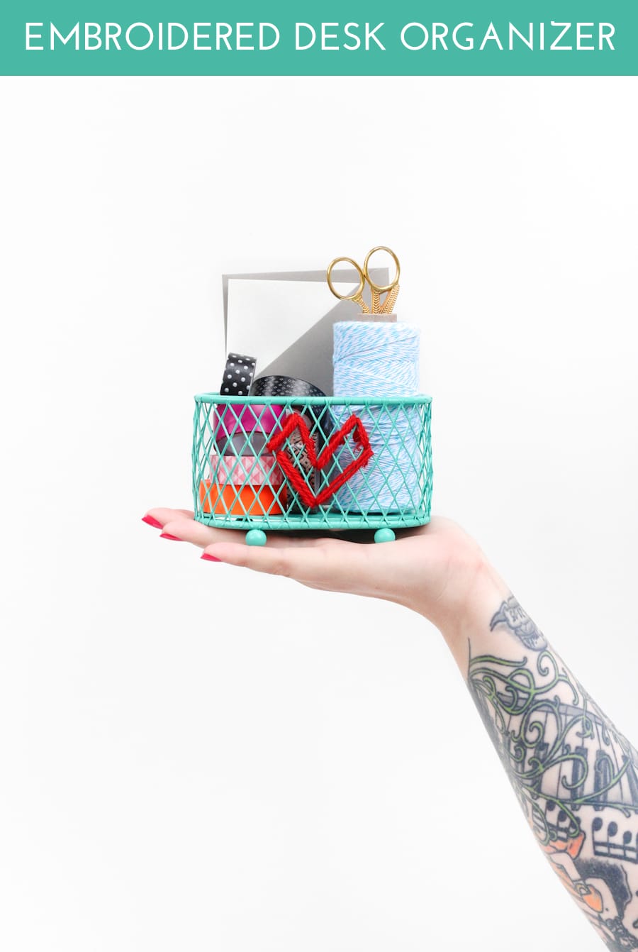 How to embroider a desk organizer (click through for full tutorial)!