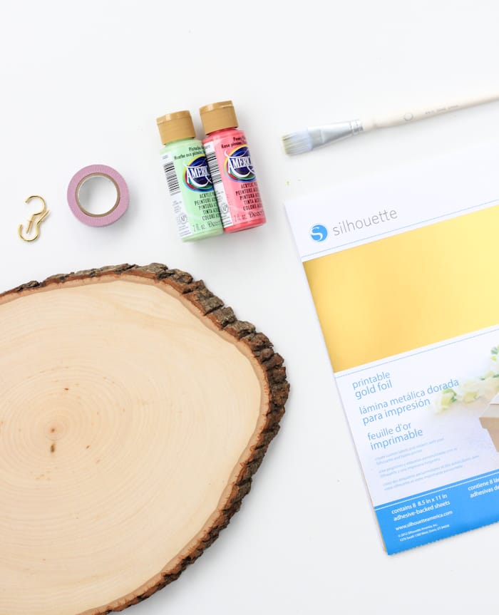 DIY Wooden Slab Key Holder, click through to see the full tutorial!