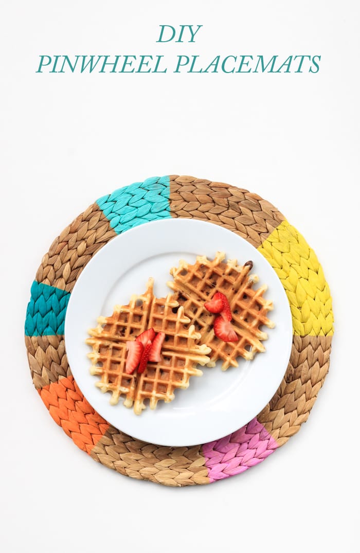 DIY Pinwheel Placemats (click through for full tutorial!)