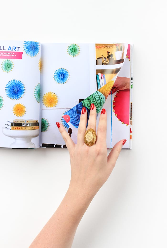 Learn how to make these mess-free glitter rings in only 15 minutes!