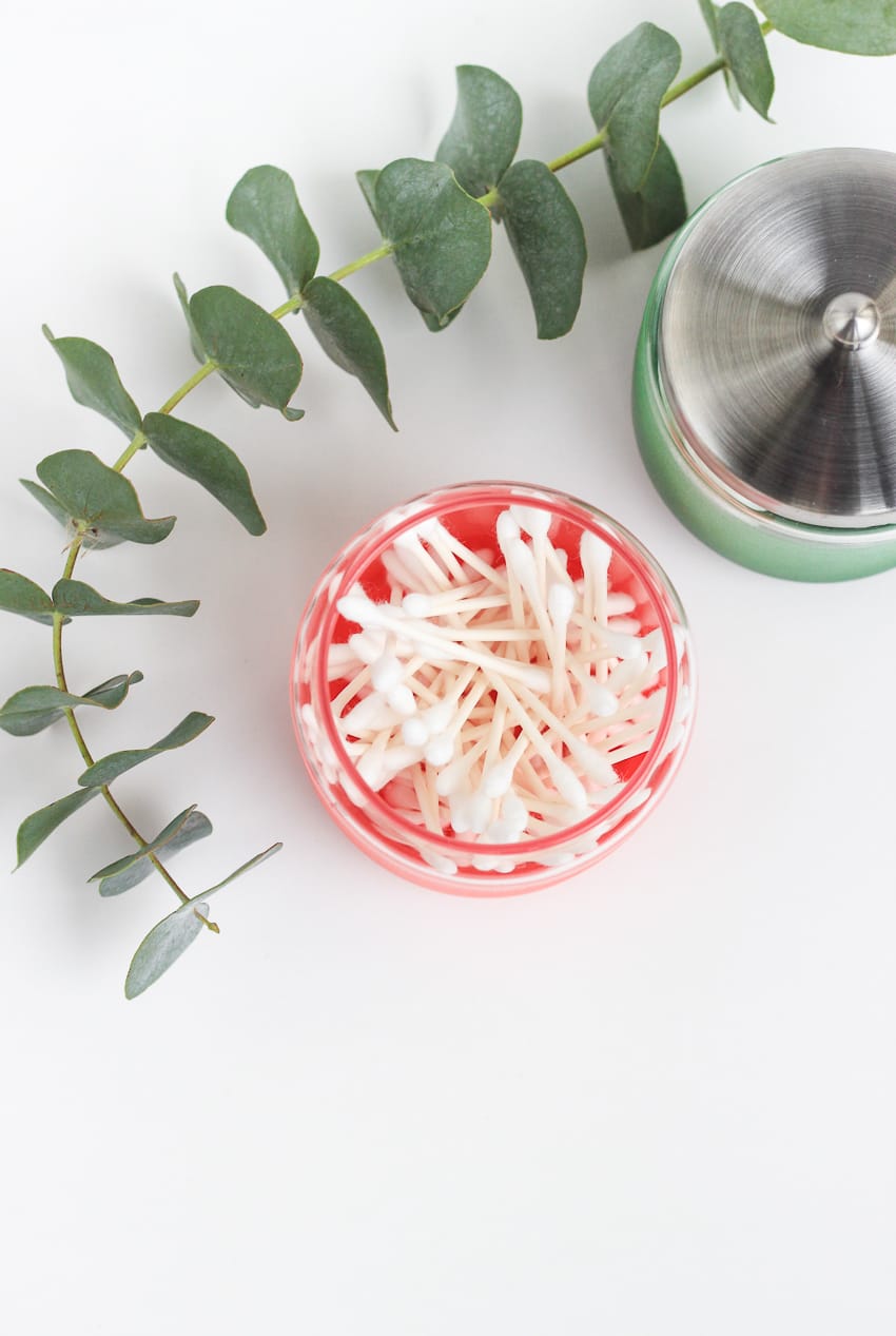 Add some color to your bathroom with this easy (and quick) jar makeover diy!