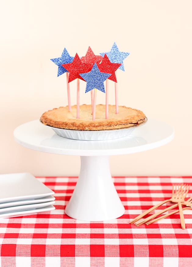 Be the hit of the BBQ with this DIY Fourth of July pie topper!