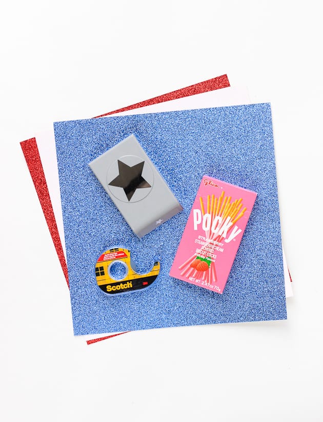 Be the hit of the BBQ with this DIY Fourth of July pie topper! 