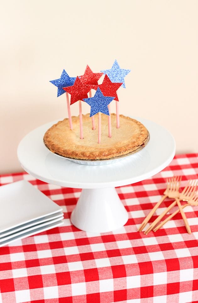 Be the hit of the BBQ with this DIY Fourth of July pie topper!