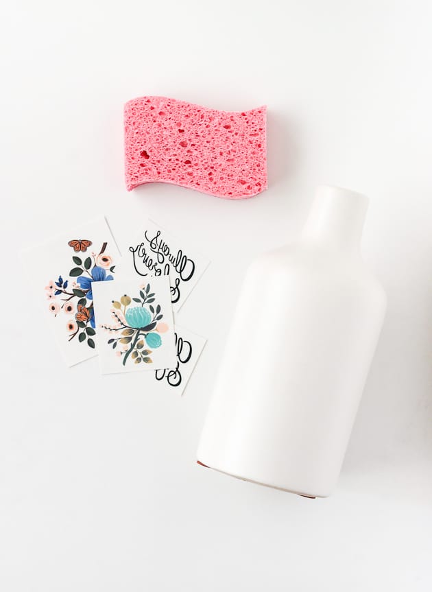 Give a basic ceramic vase a makeover with this 2 minute DIY