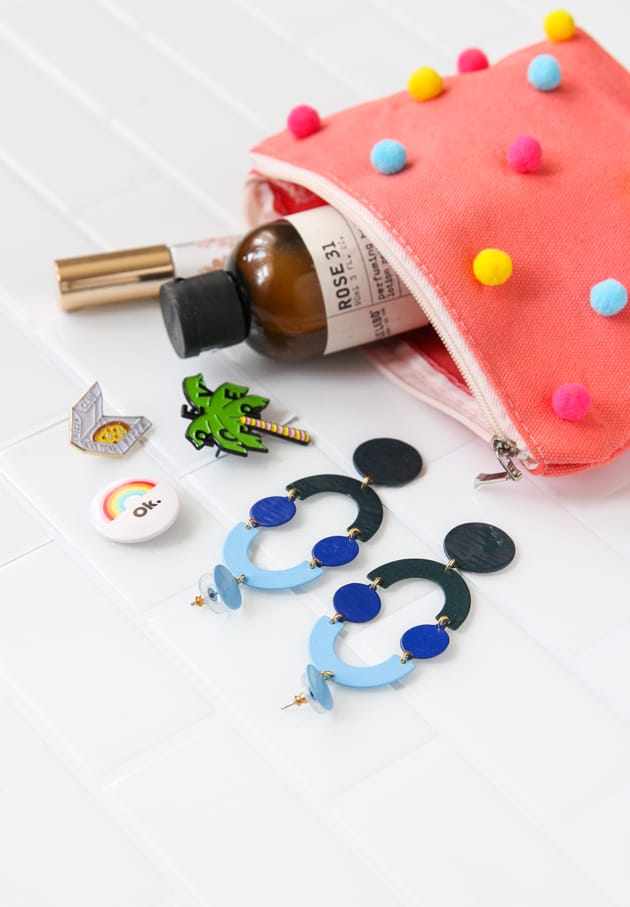 DIY Pom Pom Travel Pouch