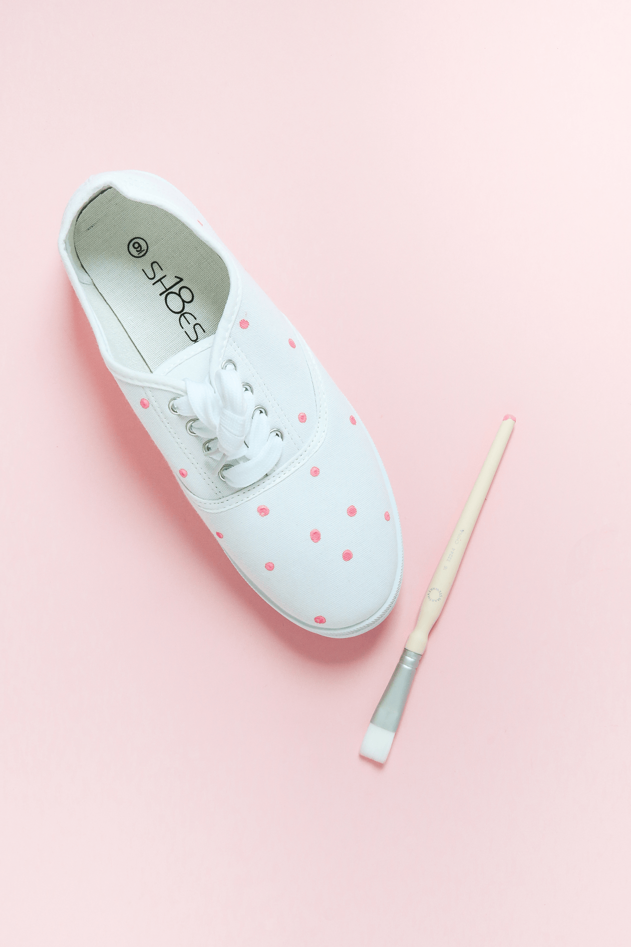 Want Kate Spade Shoes but don't have the budget? Try this easy DIY! Add color to your step with these DIY Confetti Shoes! Polka dot shoes every looked this cute.