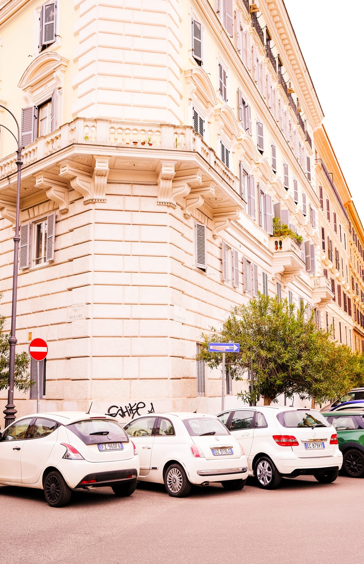 Heading to Rome for the first time? Be sure to check out this travel guide for what do to and what not to do while visiting Rome, Italy!